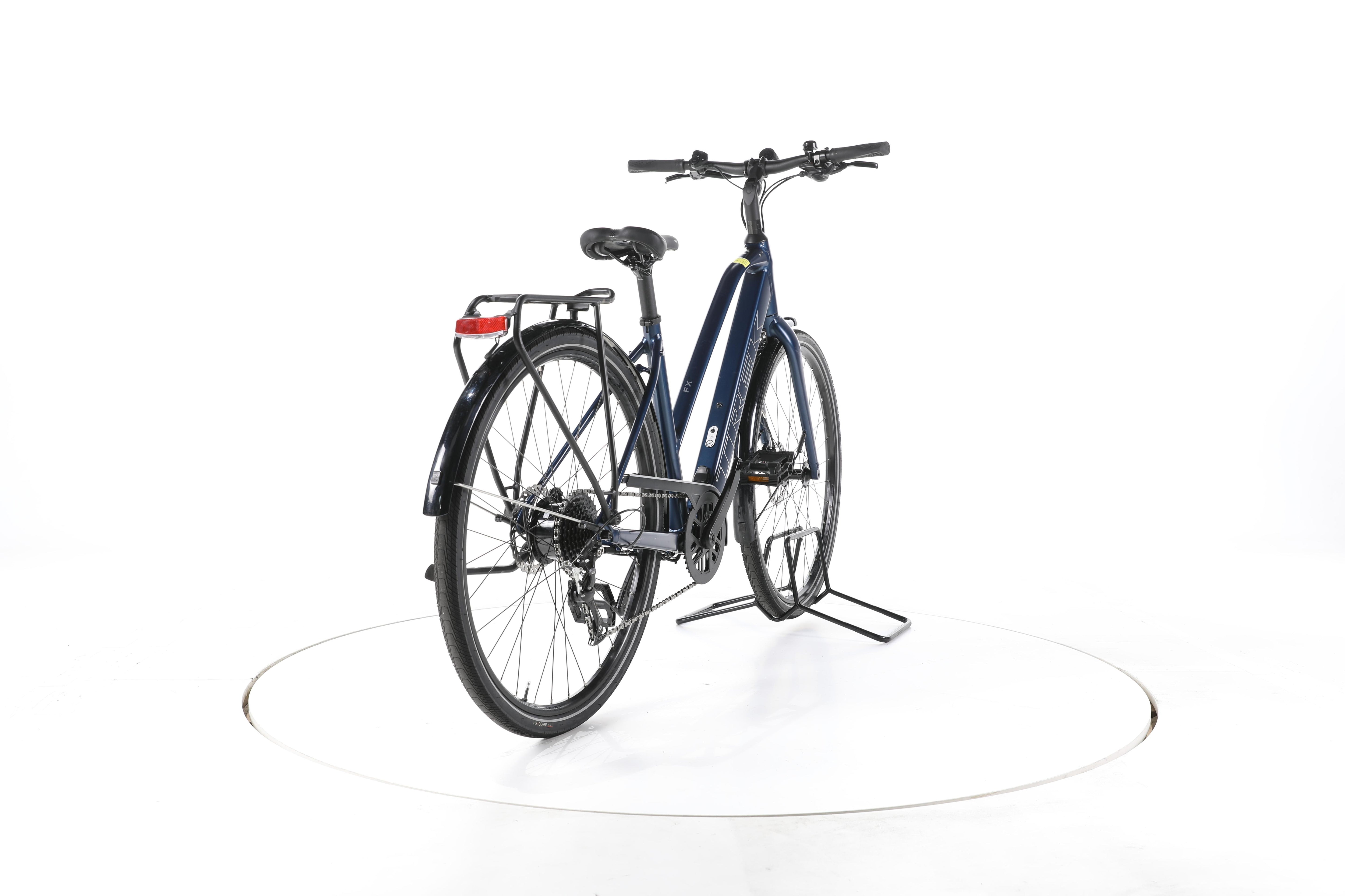Trek FX+2 Stagger Trekking E-Bike - Image 11