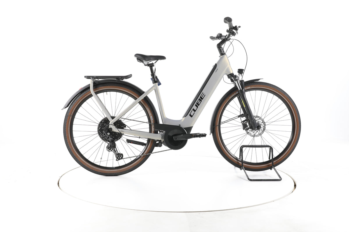 Cube Touring Hybrid Pro Trekking E-Bike Tiefeinsteiger - Image 1