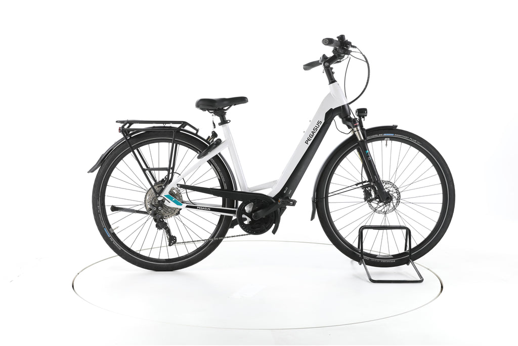 Pegasus Premio EVO 10 Lite Trekking E-Bike Tiefeinsteiger - Image 1