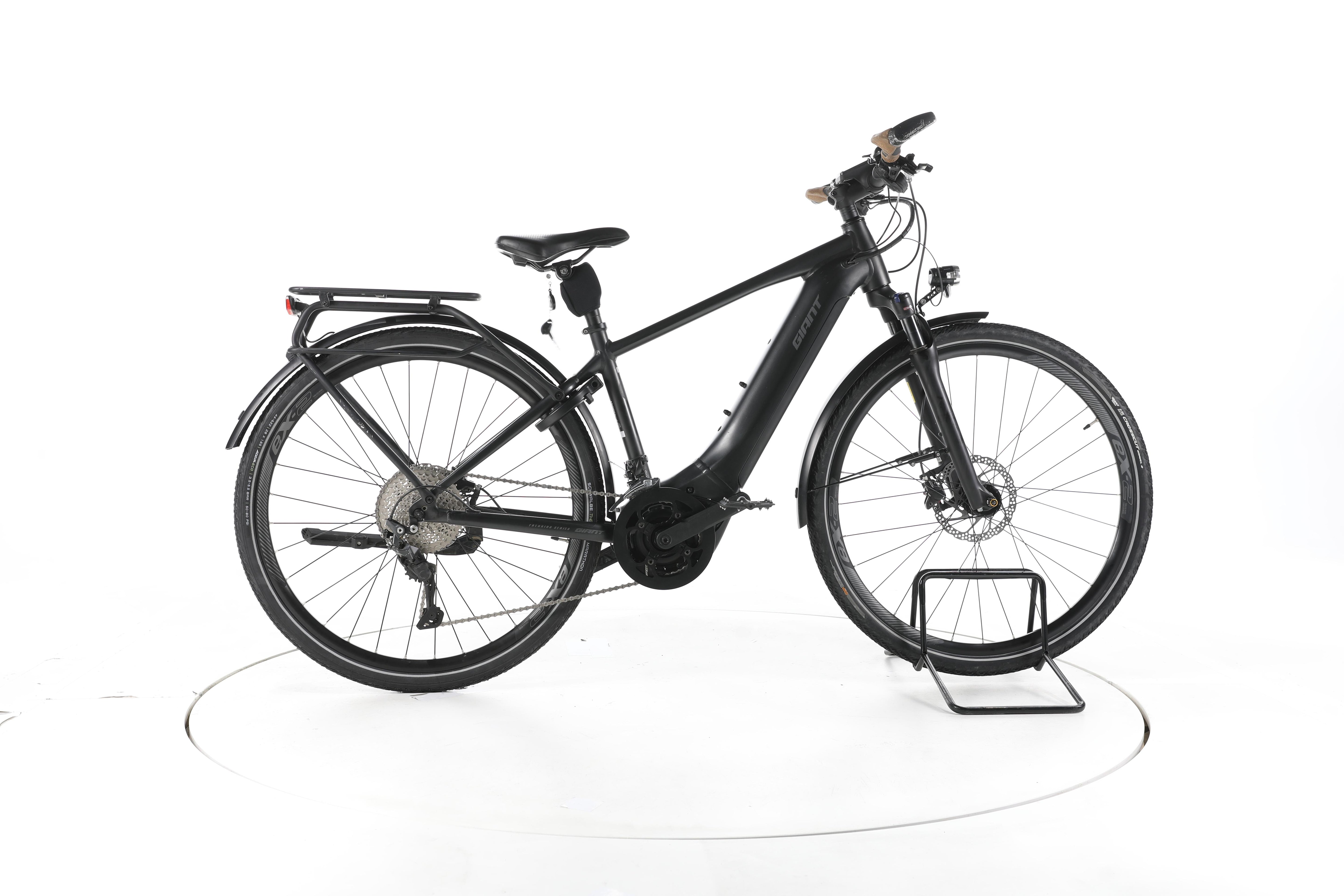Giant Explore E+ 1 Trekking E-Bike - Image 1