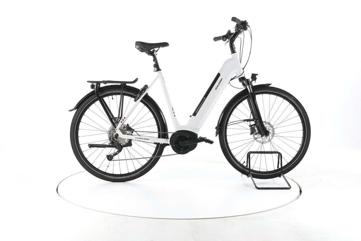 Raleigh Kent 9 Trekking E-Bike Tiefeinsteiger - Image 1