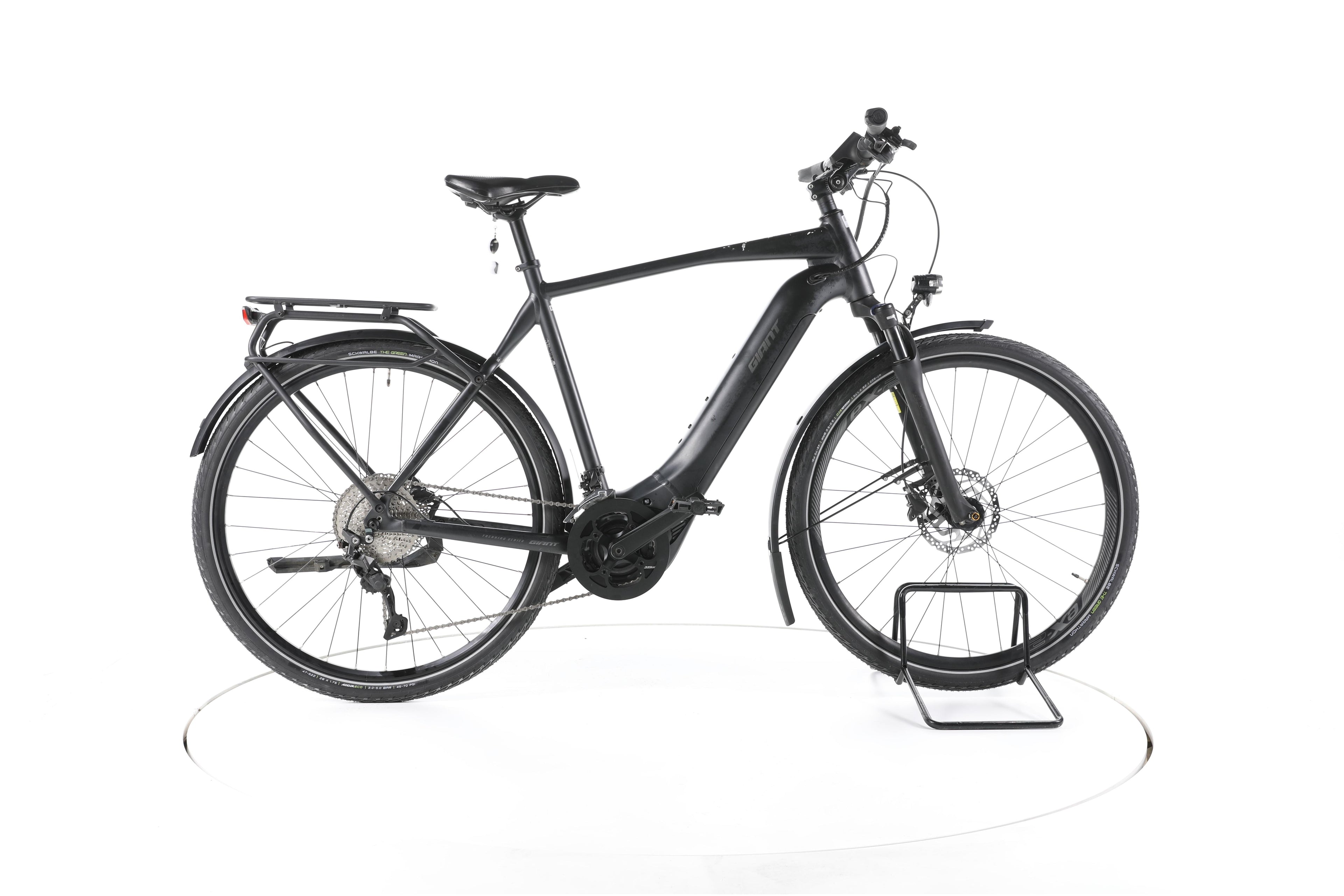 Giant Explore E+ 1 Trekking E-Bike - Image 1