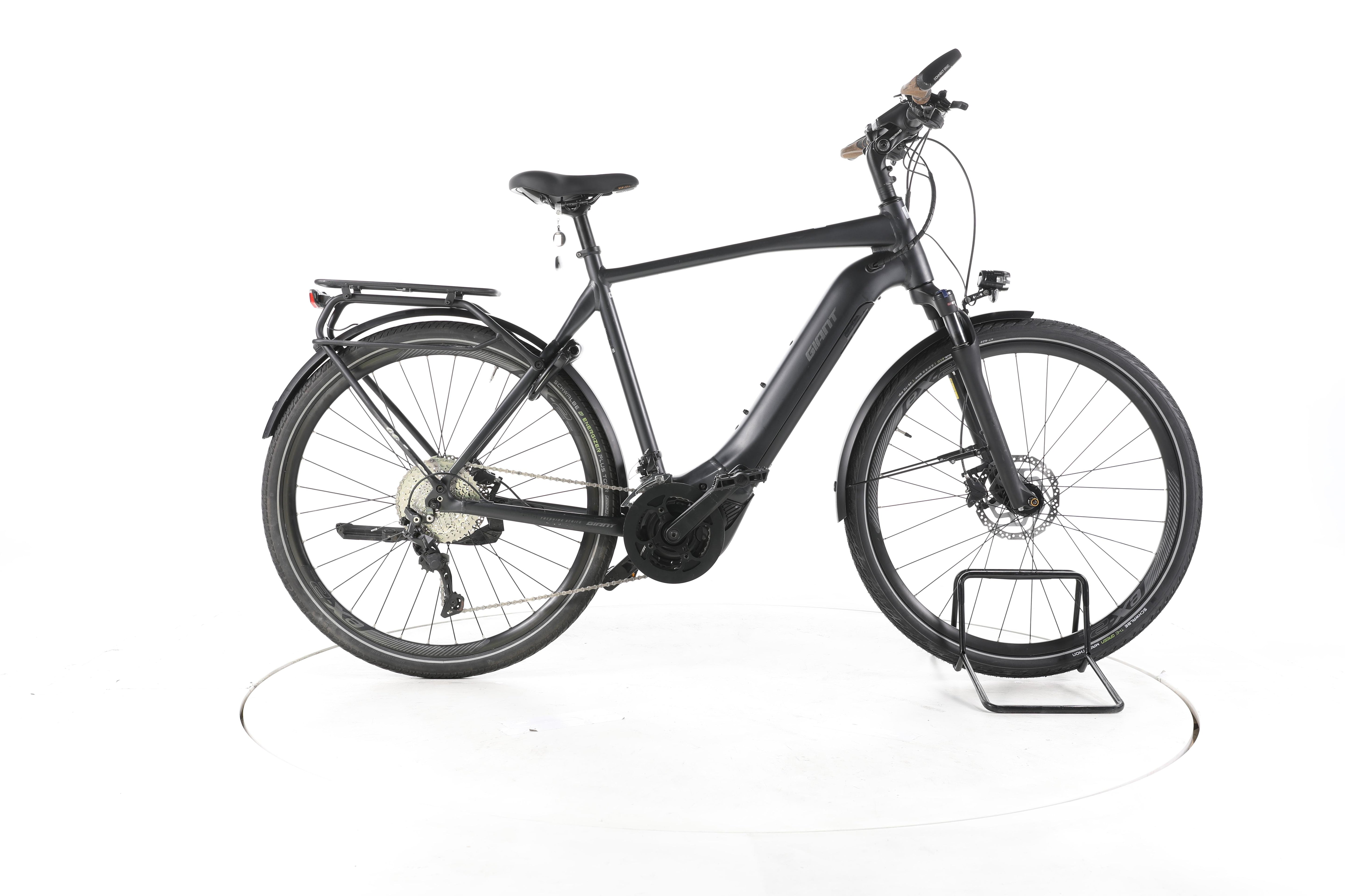 Giant Explore E+ 1 Trekking E-Bike - Image 1