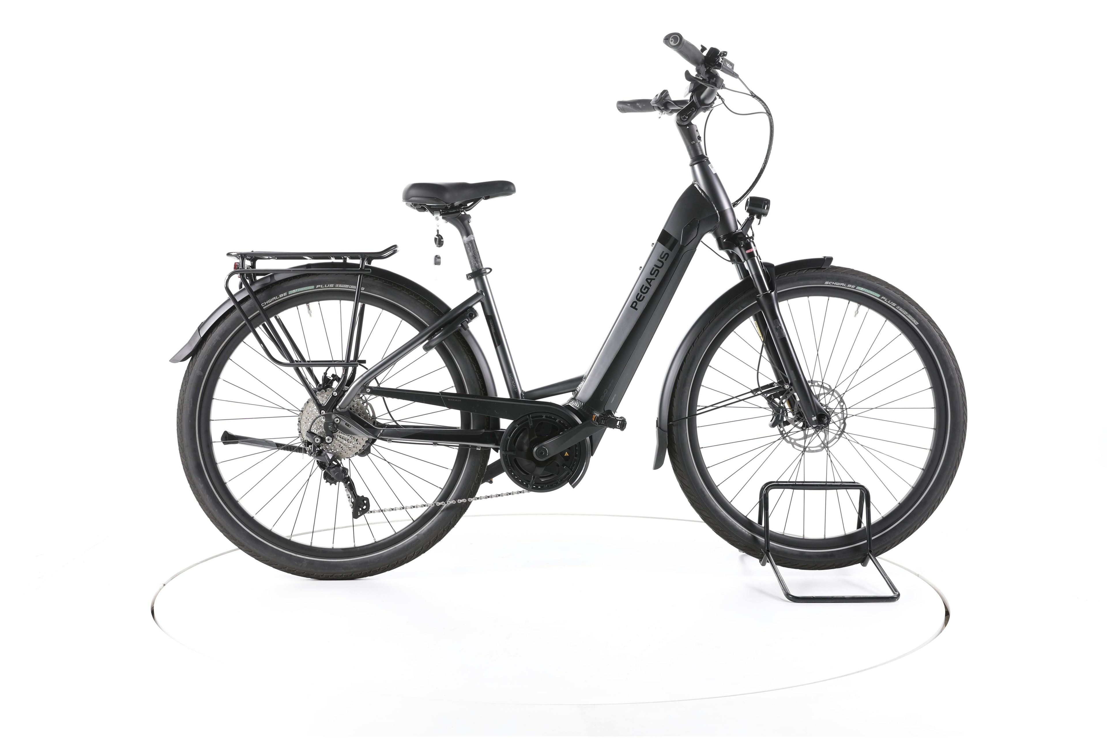 Pegasus Strong Evo 10 Trekking E-Bike Tiefeinsteiger - Image 1