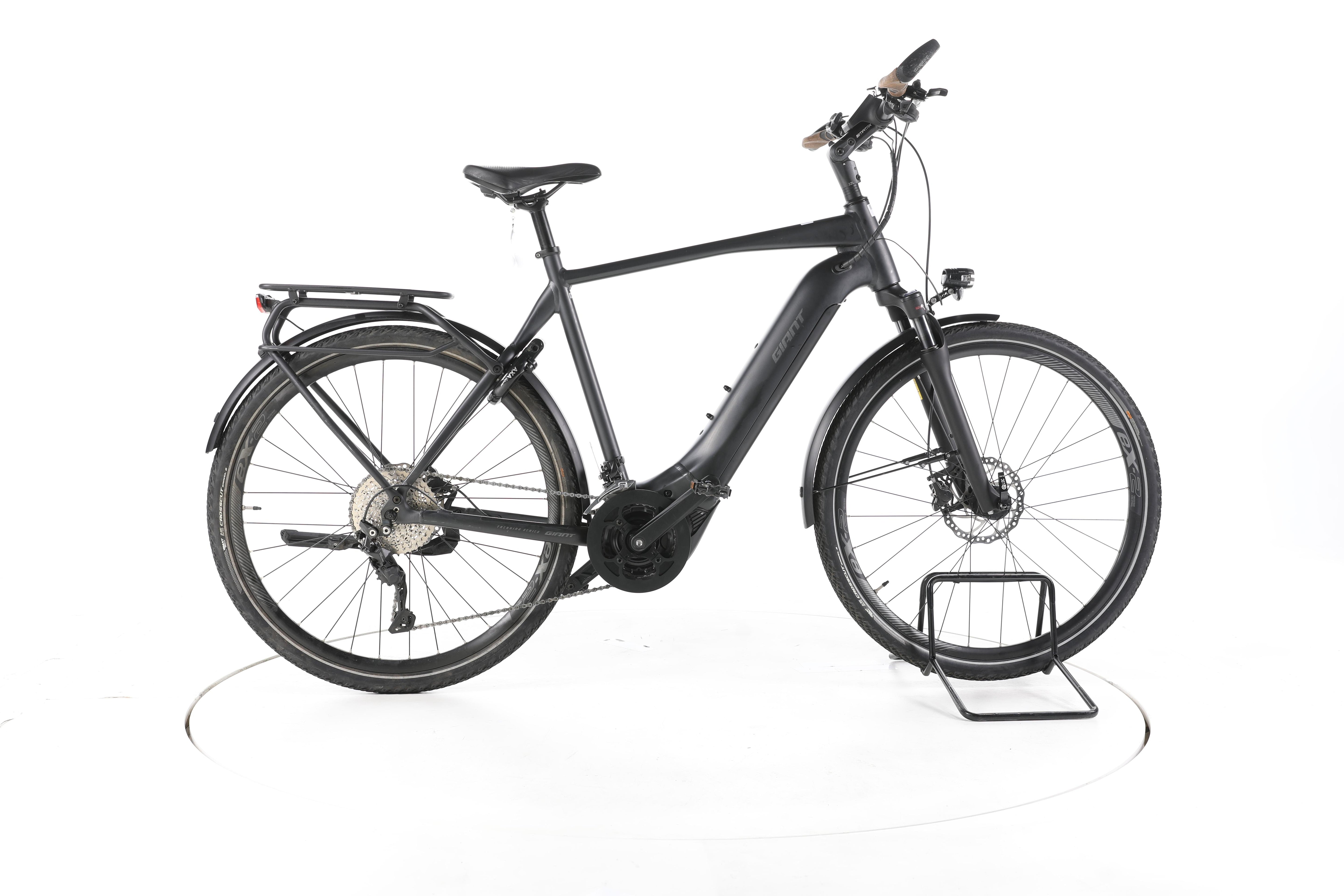 Giant Explore E+ 1 Trekking E-Bike - Image 1