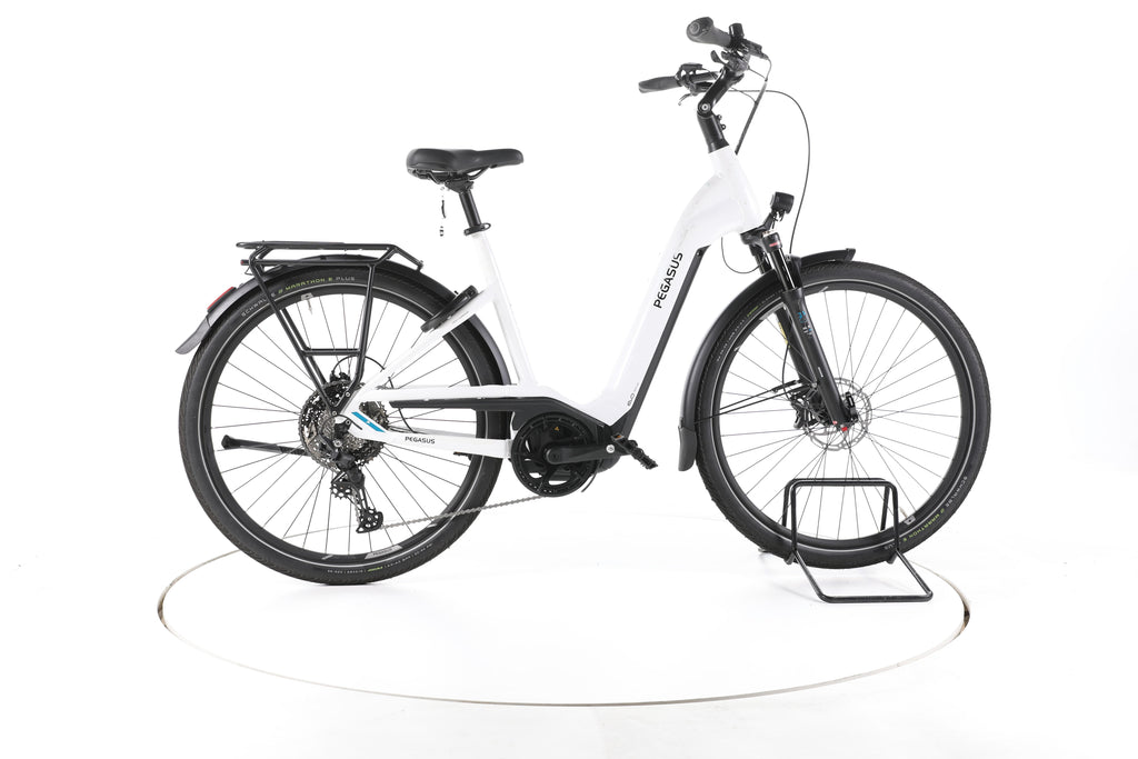 Pegasus Premio EVO 11 Trekking E-Bike Tiefeinsteiger - Image 1