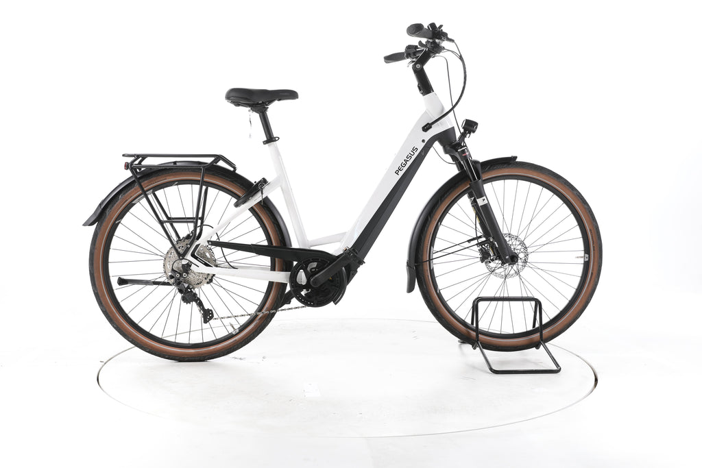 Pegasus Premio EVO Lite Trekking E-Bike Tiefeinsteiger - Image 1