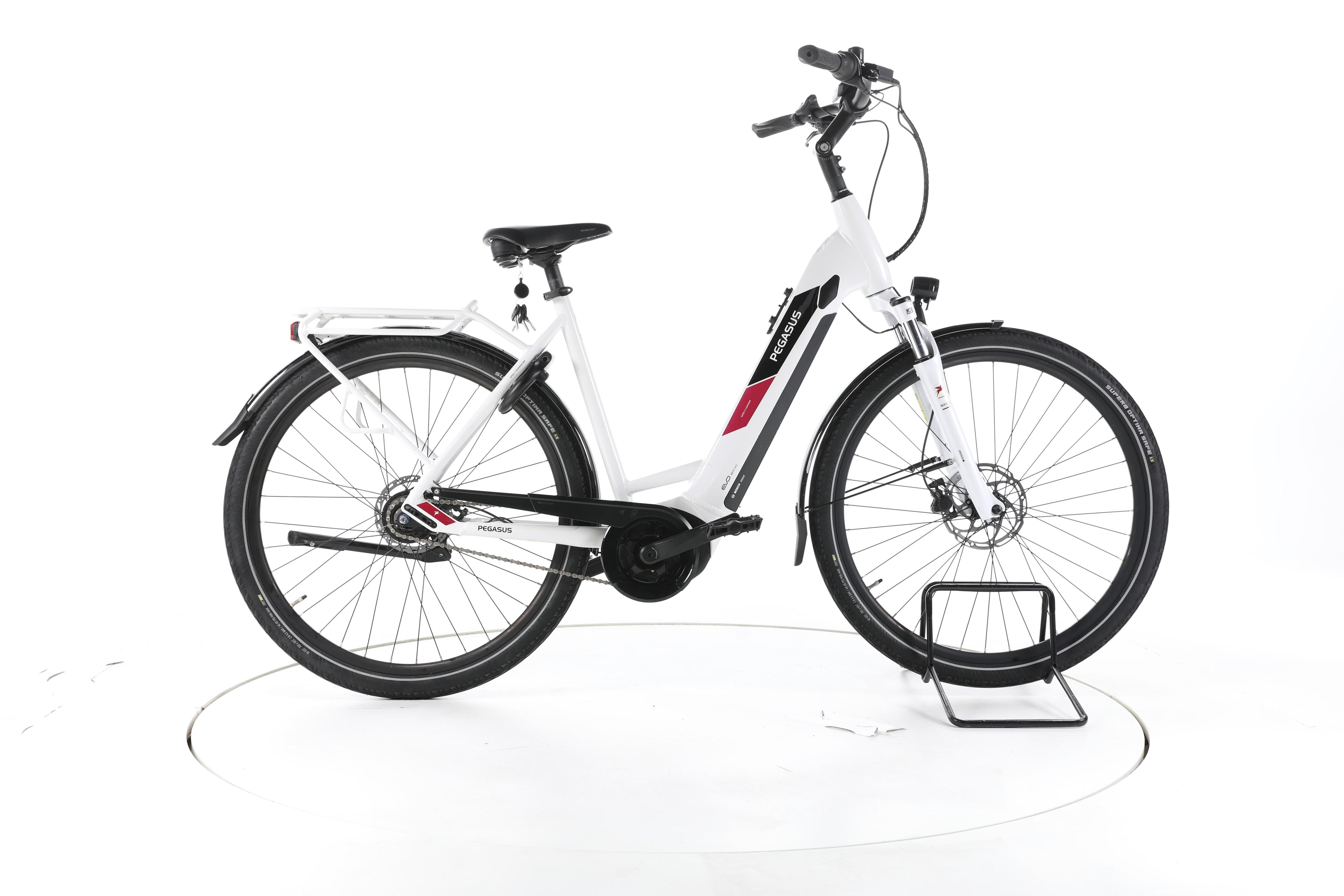 Pegasus Solero EVO 8R City E-Bike Tiefeinsteiger - Image 1
