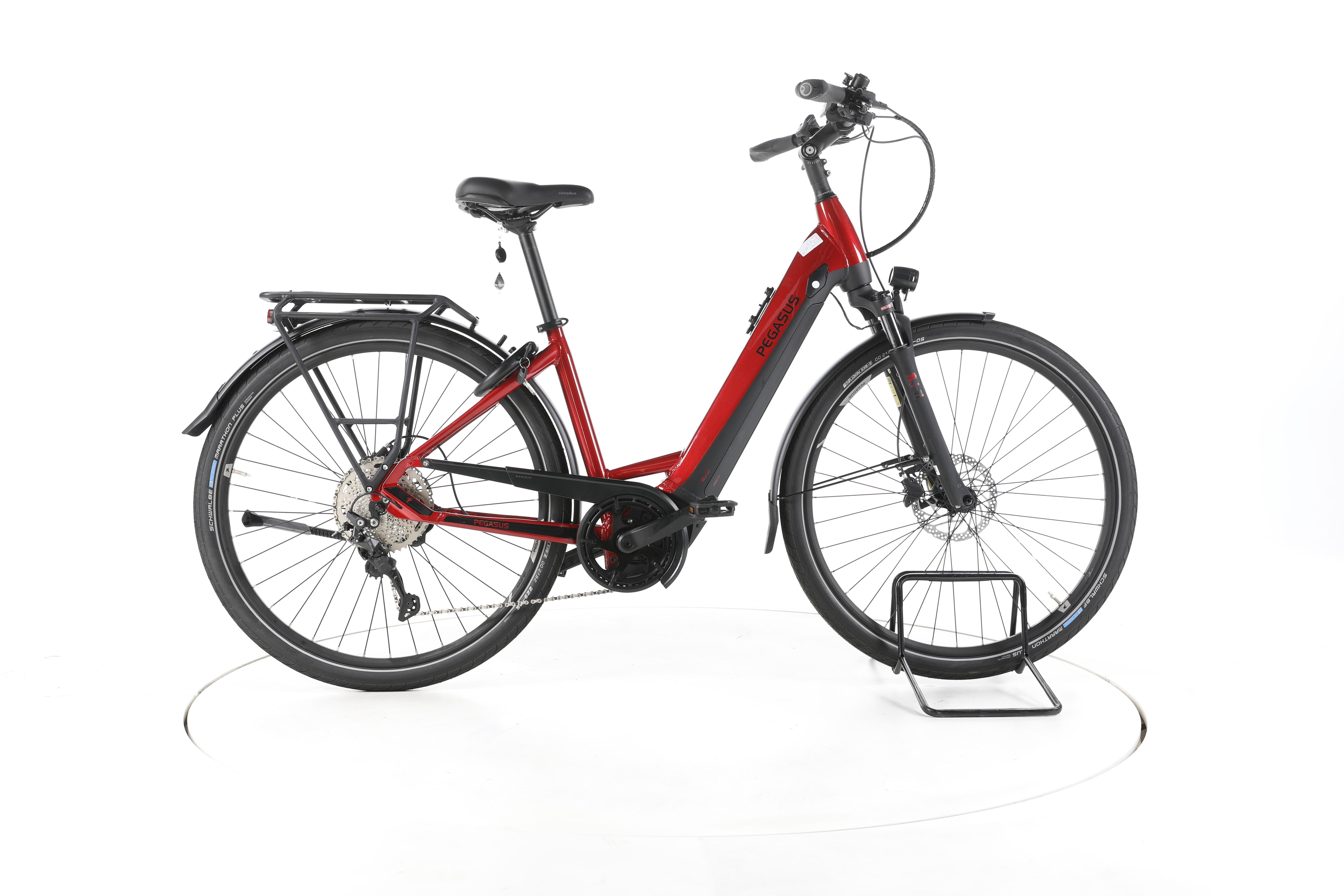 Pegasus Premio Evo 10 Lite Trekking E-Bike Tiefeinsteiger - Image 1
