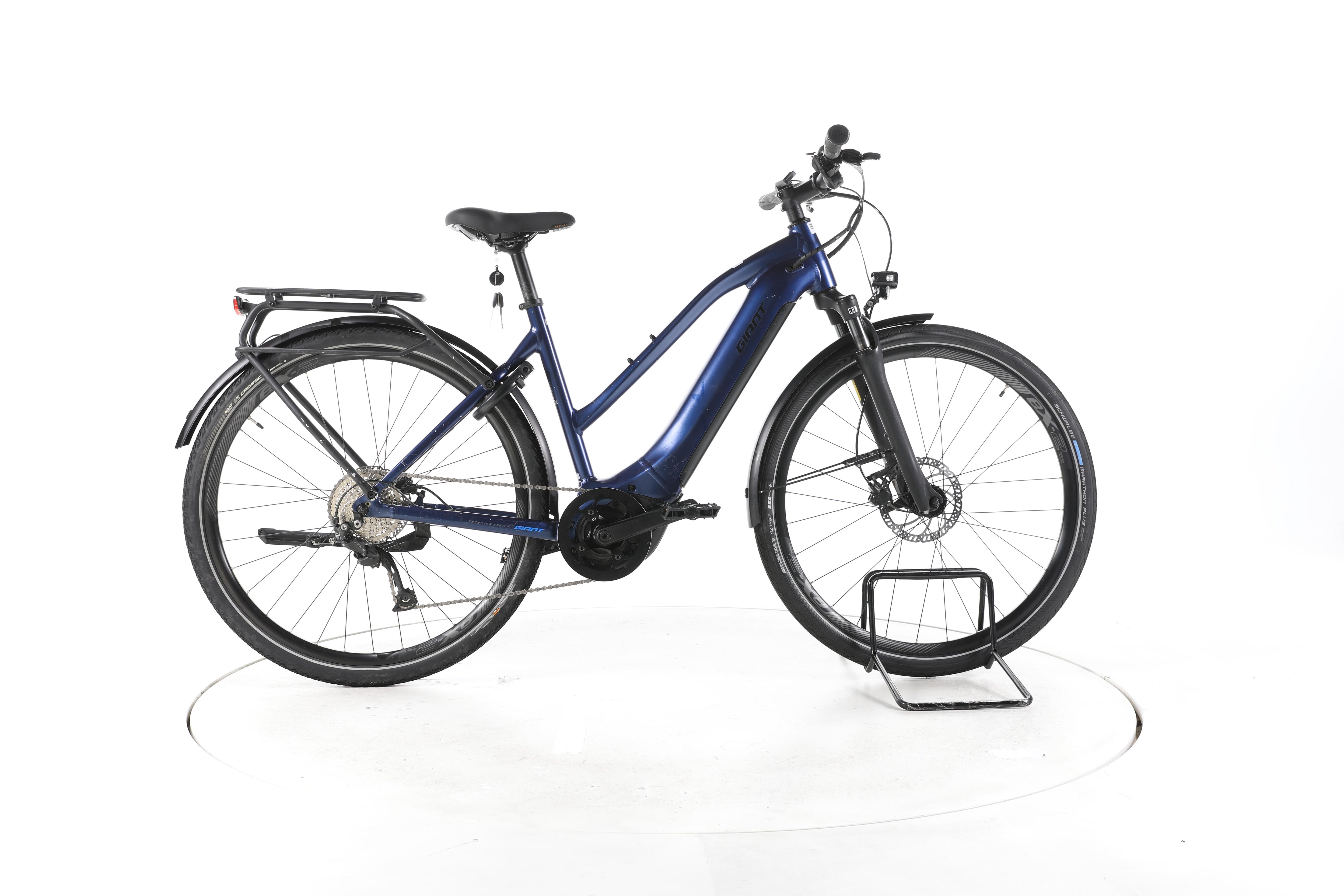 Giant Explore E+ 2 Trekking E-Bike - Image 1