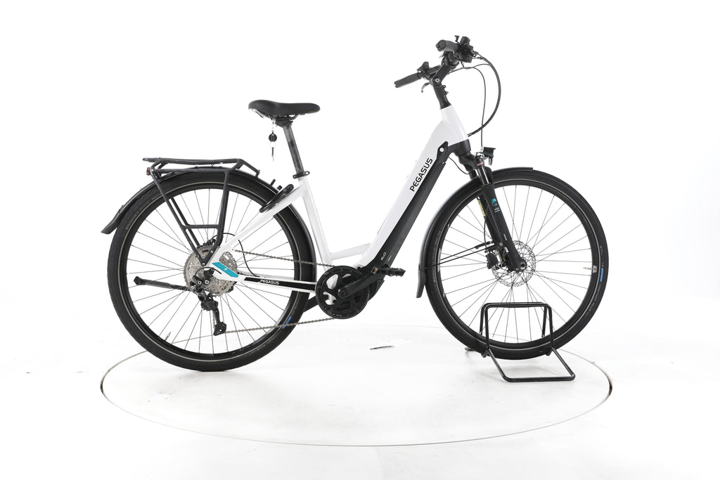 Pegasus Premio Evo Lite Trekking E-Bike Tiefeinsteiger - Image 1