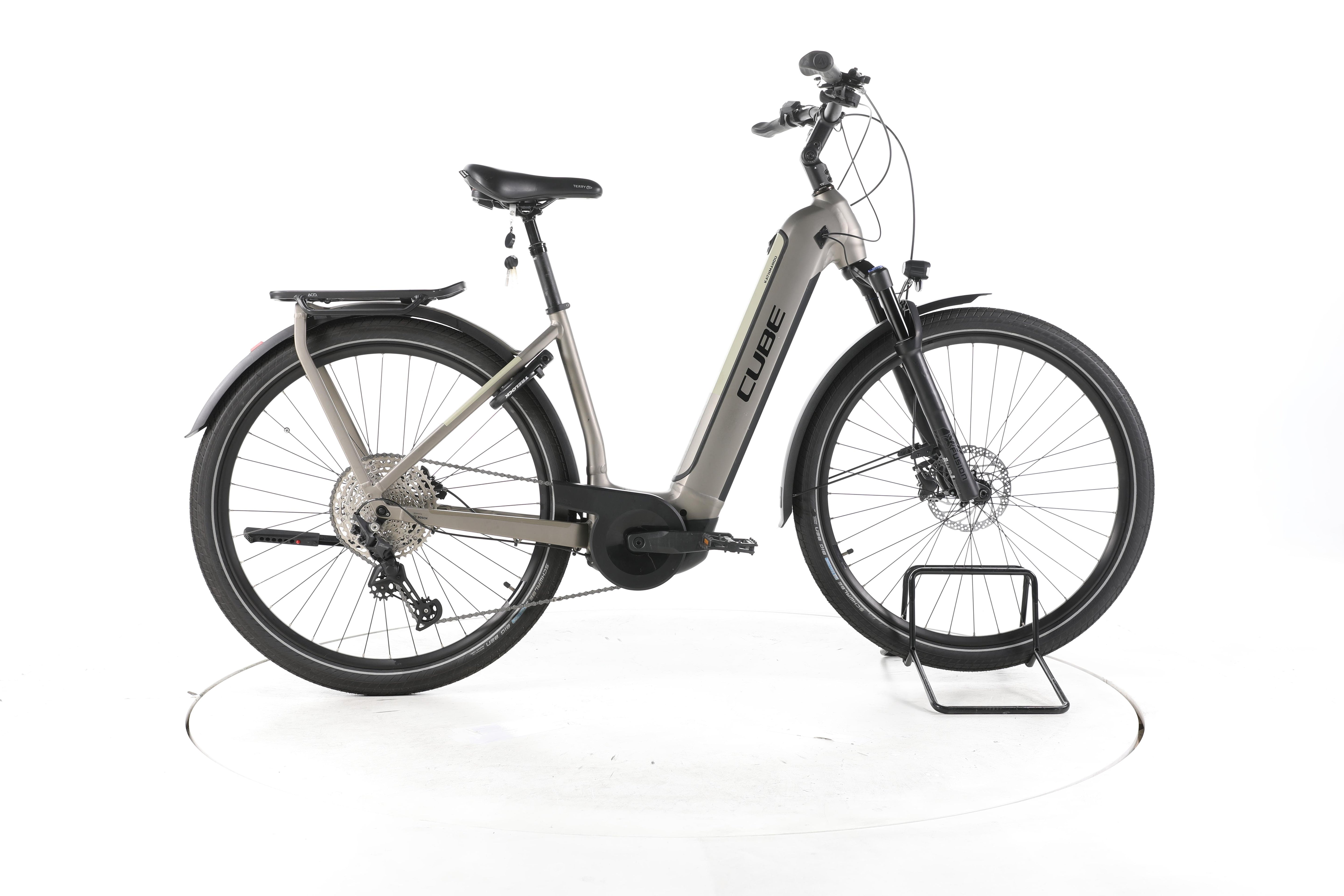 Cube Kathmandu Hybrid Pro Trekking E-Bike Tiefeinsteiger - Image 1