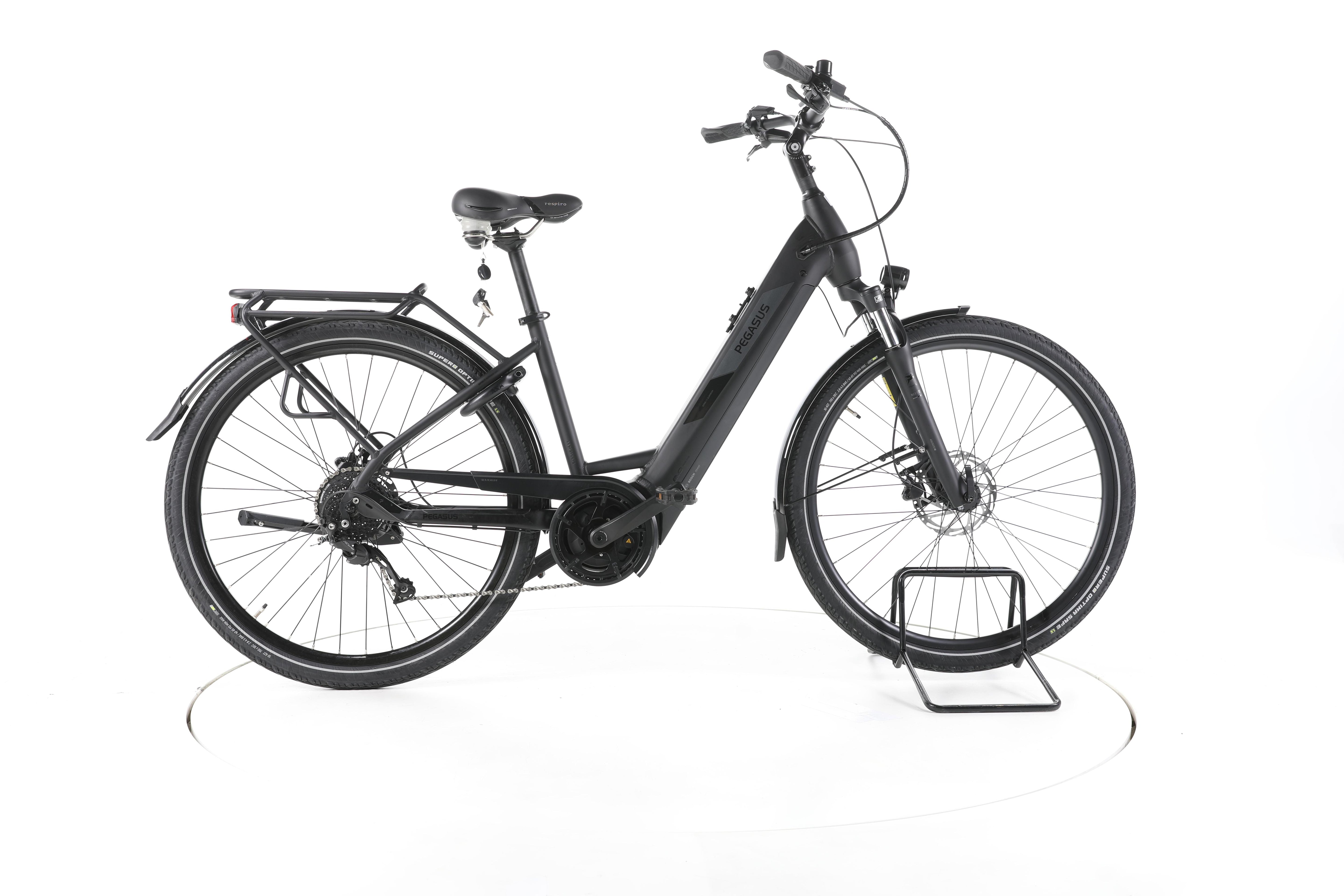 Pegasus Solero EVO Trekking E-Bike Tiefeinsteiger - Image 1