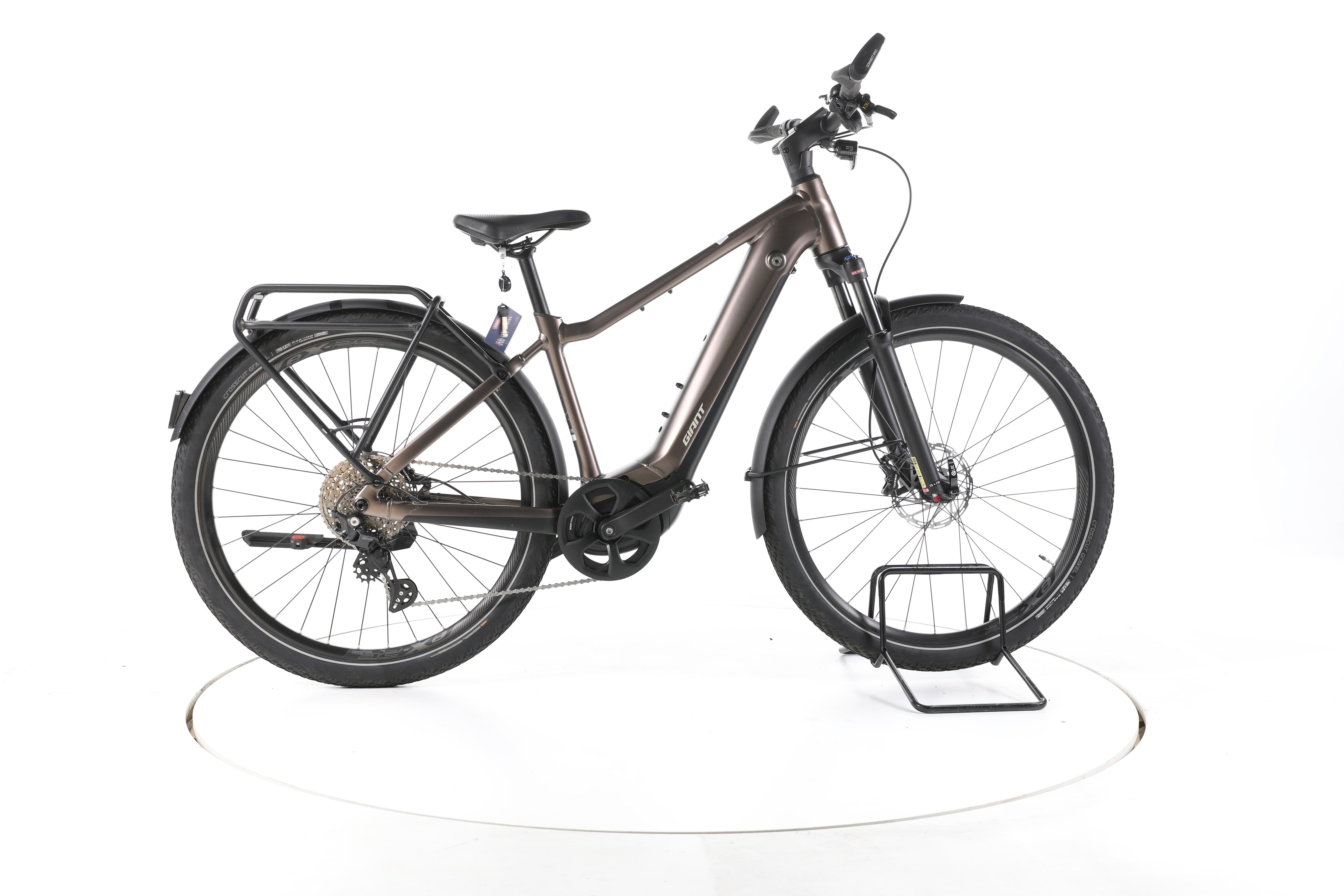 Giant Explore E+ Pro 1 Trekking E-Bike - Image 1