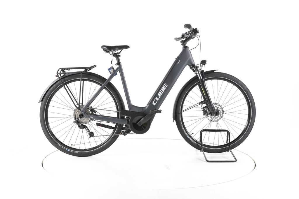 Cube Touring Hybrid ONE Trekking E-Bike Tiefeinsteiger 2023 - Image 1