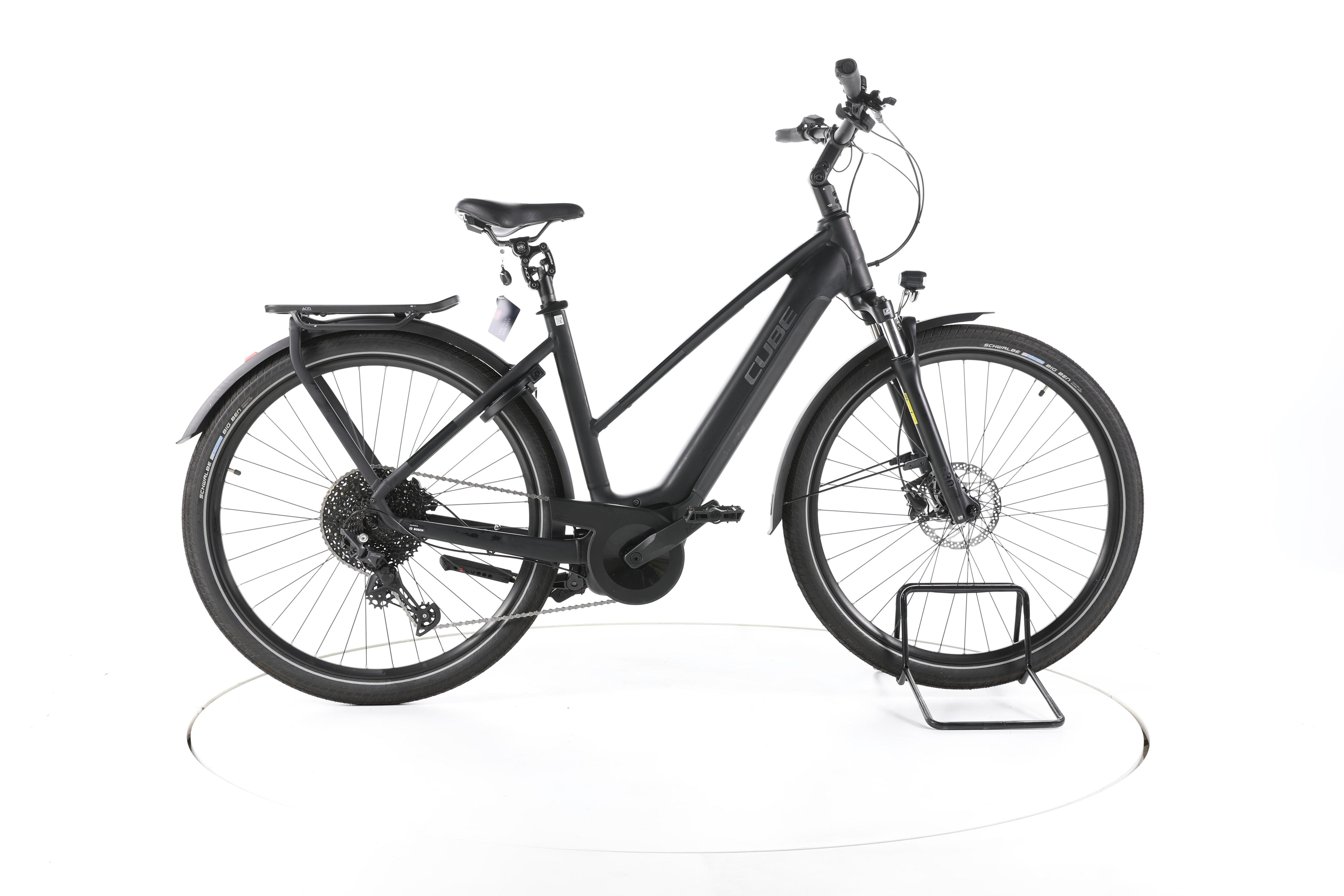 Cube Touring Hybrid Pro Trekking E-Bike 2023 - Image 1