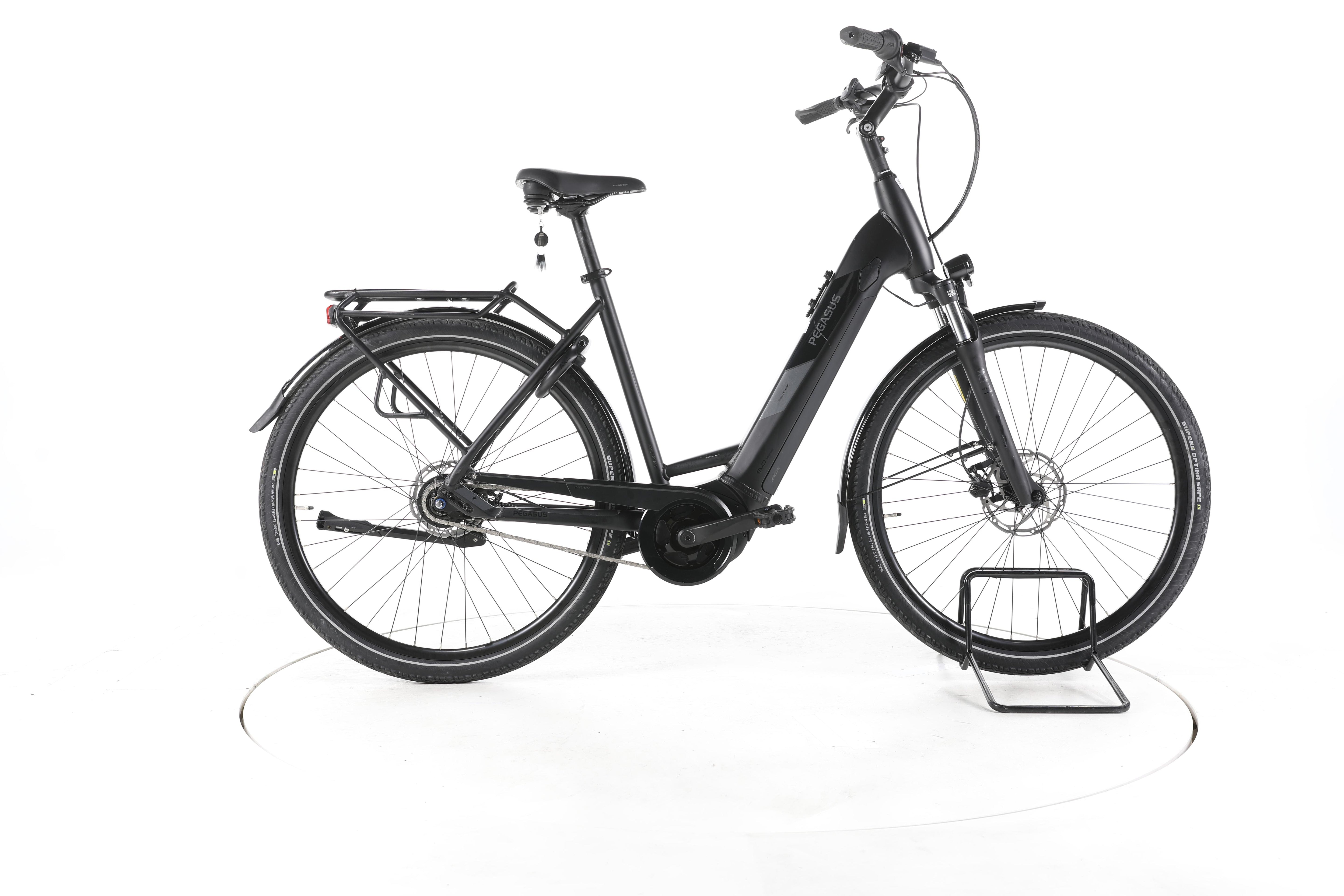 Pegasus Solero EVO 8F Trekking E-Bike Tiefeinsteiger - Image 1