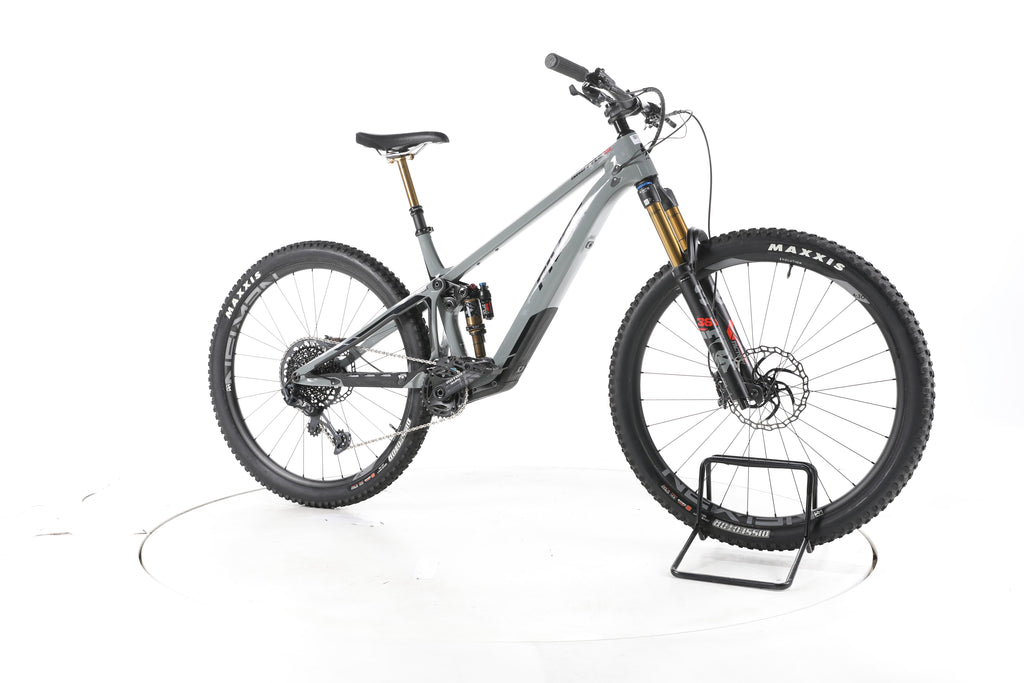 Pivot Cycles Shuttle SL E-Bike Fully Carbon - Image 2
