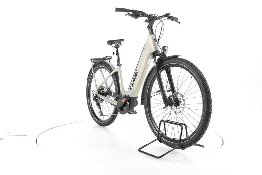 Cube Touring Hybrid Pro Trekking E-Bike Tiefeinsteiger 2024 - Image 3