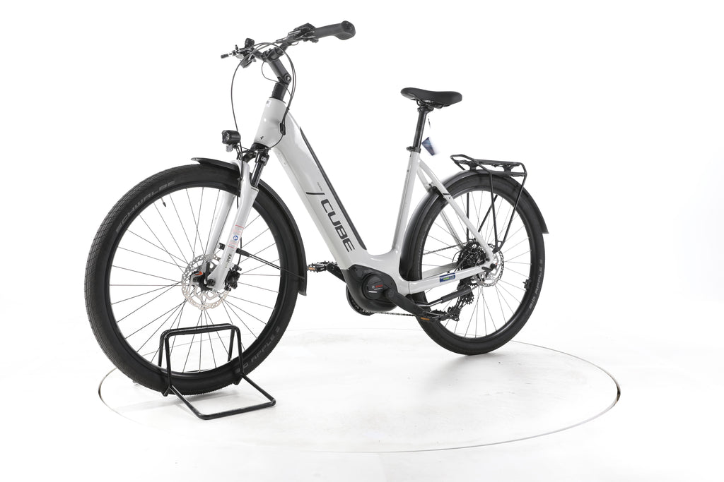 Cube Touring Hybrid ONE Trekking E-Bike Tiefeinsteiger 2025 - Image 6