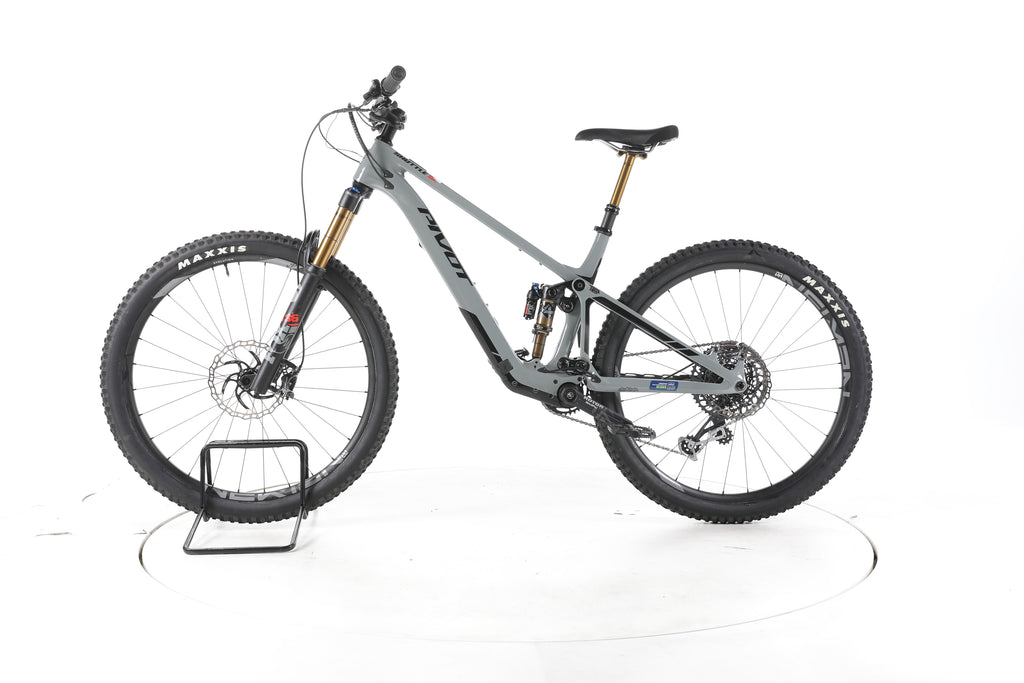 Pivot Cycles Shuttle SL E-Bike Fully Carbon - Image 7