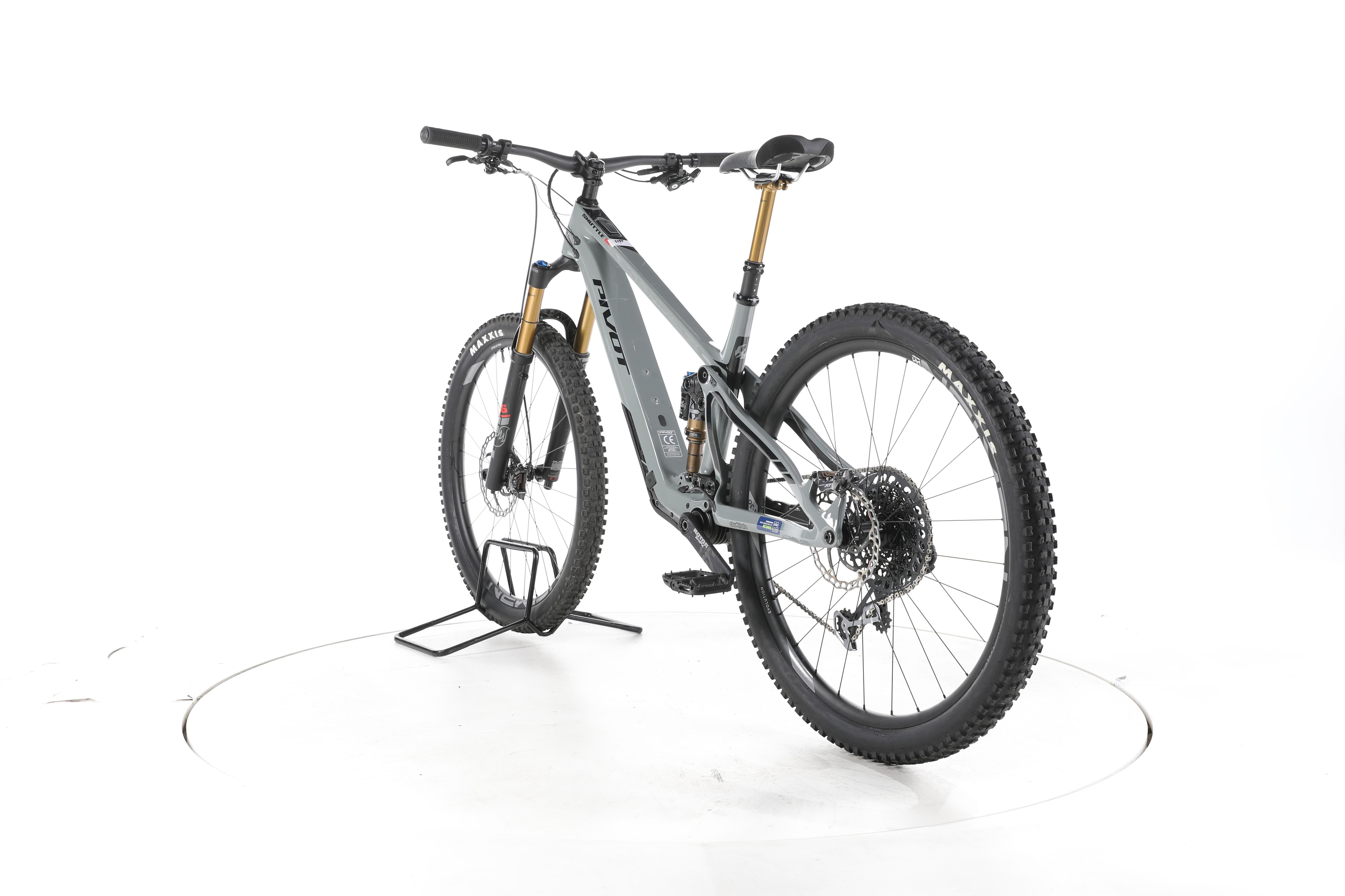 Pivot Cycles Shuttle SL E-Bike Fully Carbon - Image 9