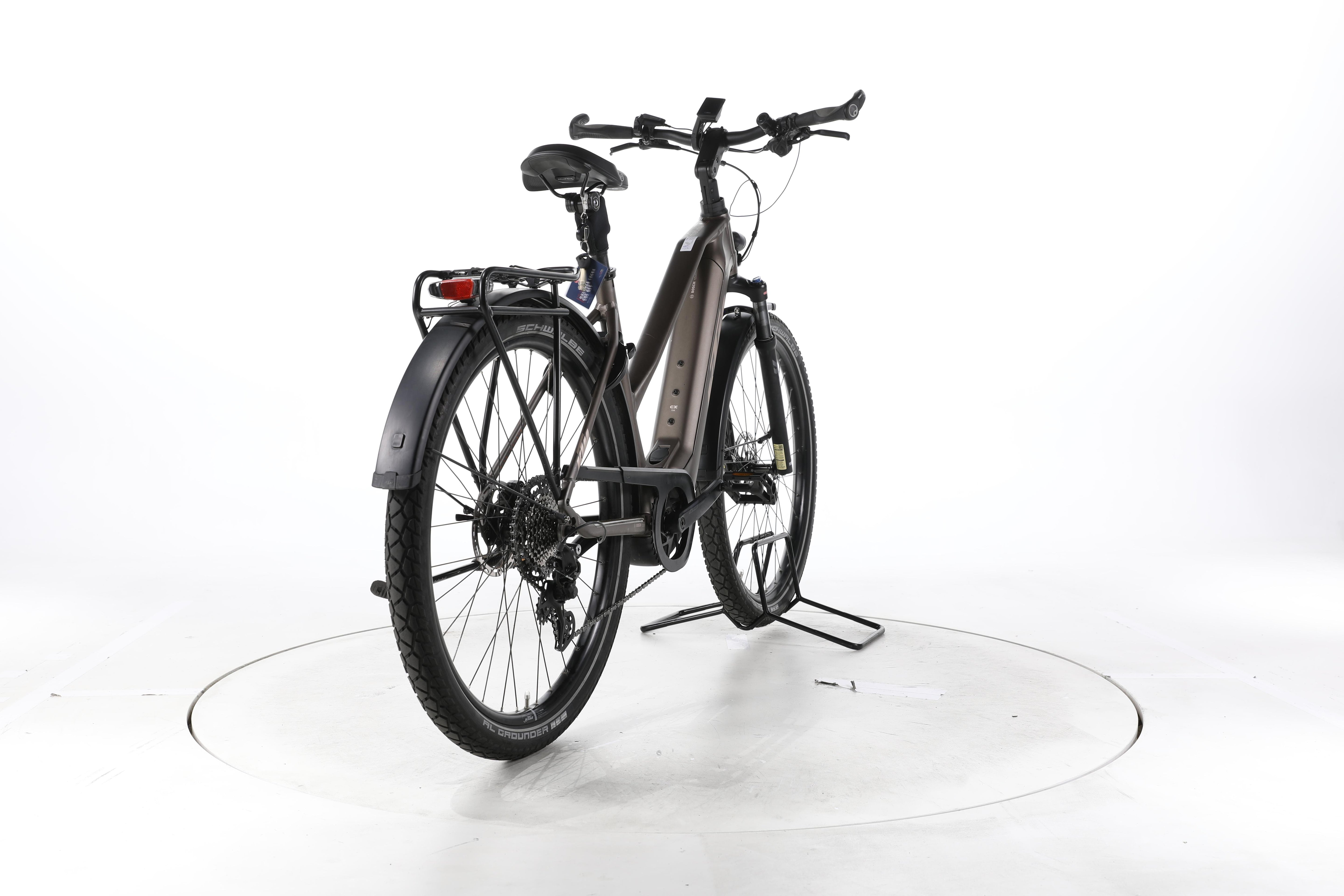 KTM Macina Gran 710 Trekking E-Bike - Image 11