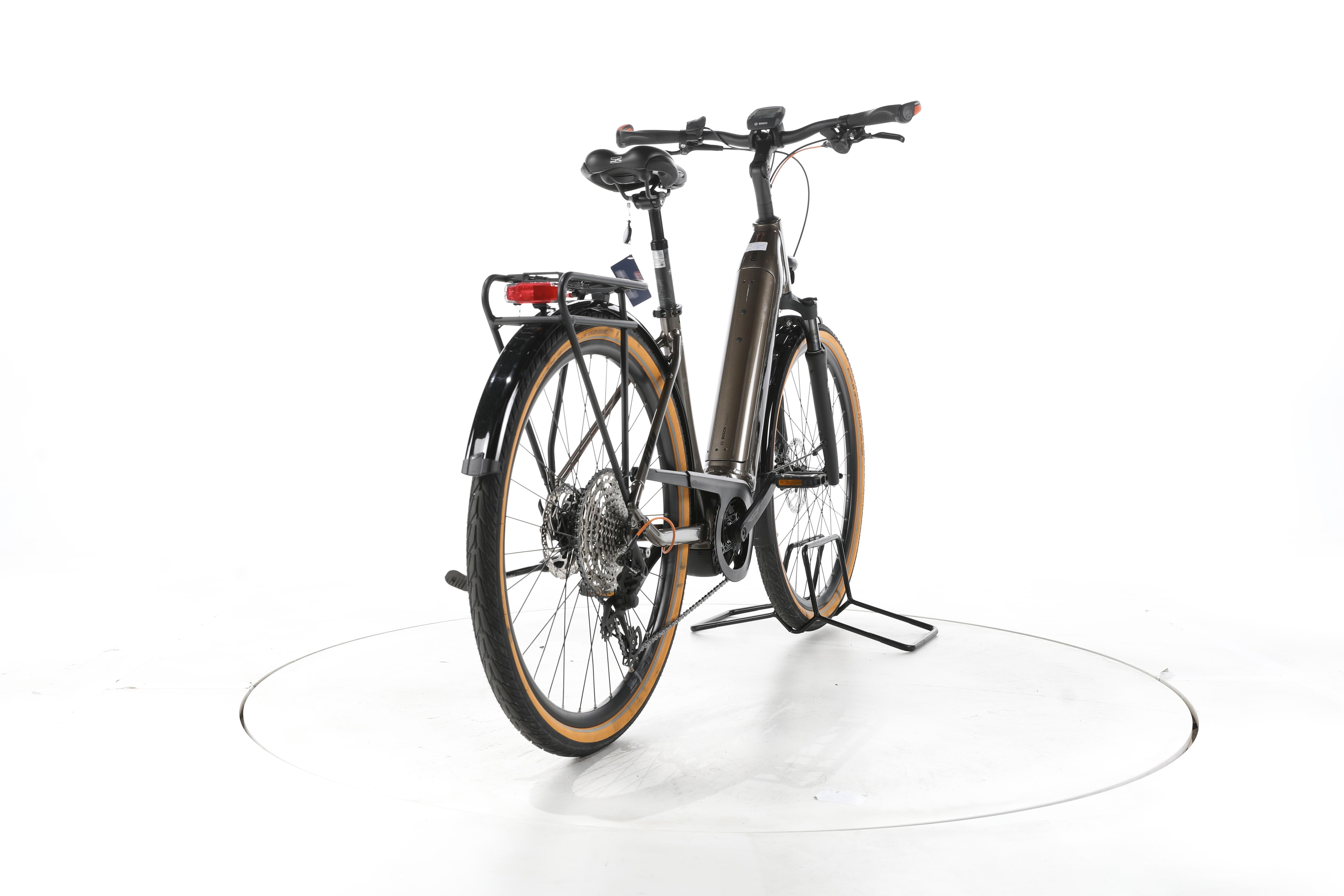 KTM Macina Ultimate Pro Trekking E-Bike Tiefeinsteiger - Image 11