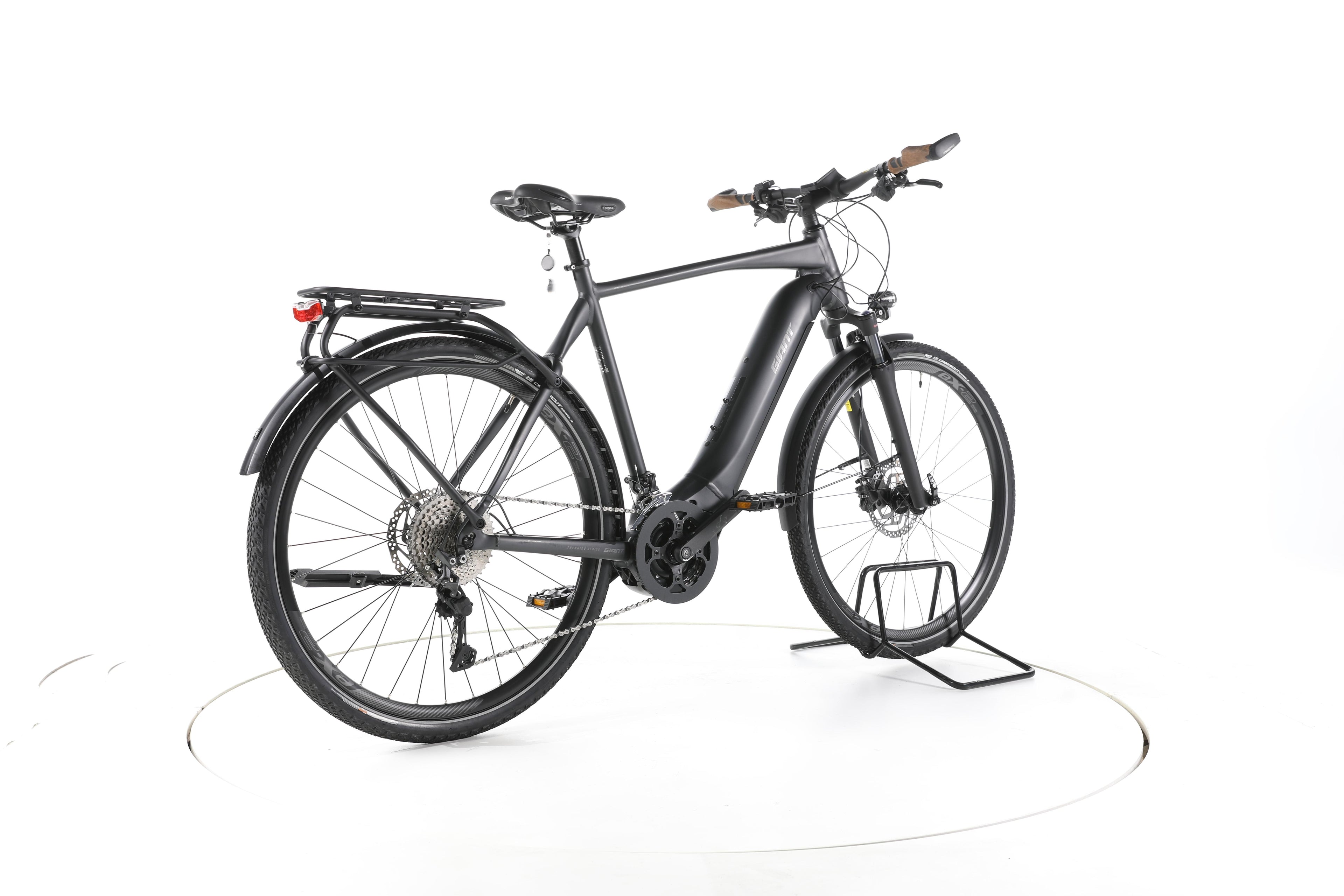 Giant Explore E+ 1 Trekking E-Bike - Image 12