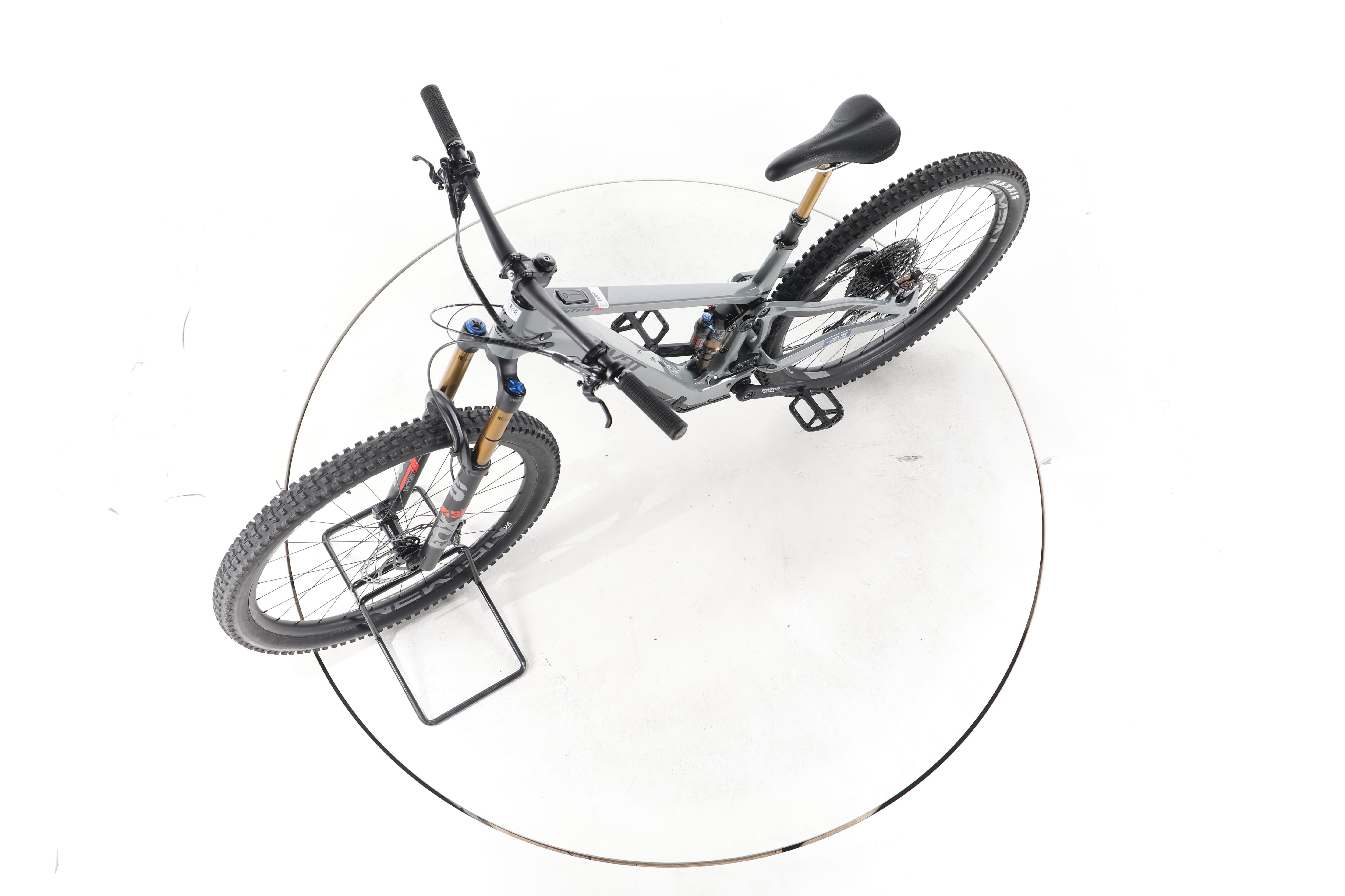 Pivot Cycles Shuttle SL E-Bike Fully Carbon - Image 18