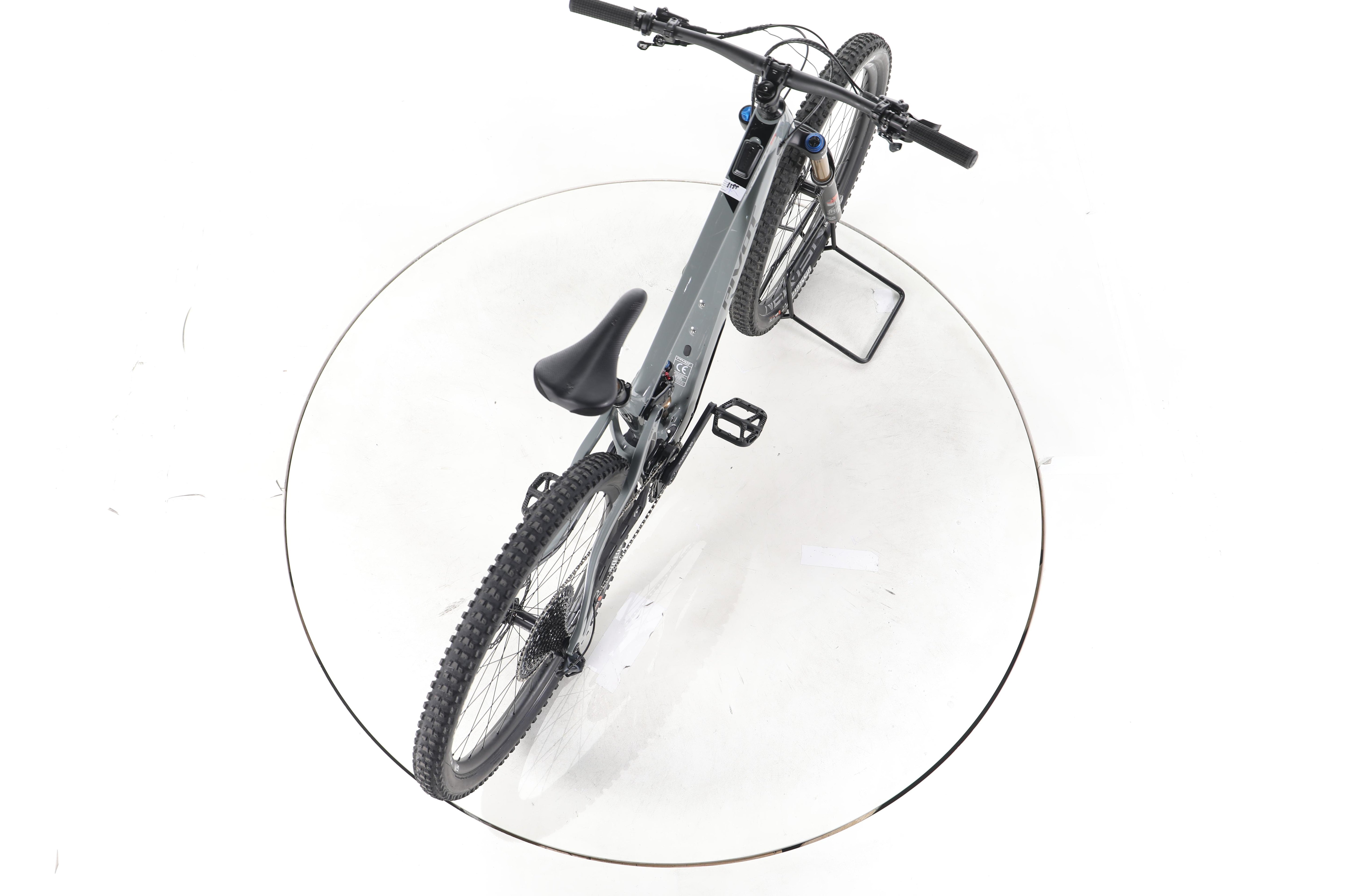 Pivot Cycles Shuttle SL E-Bike Fully Carbon - Image 23